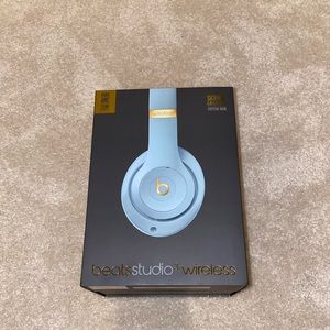 Beats by Dr. Dre Studio 3 Wireless headphones. Lightly used in perfect condition